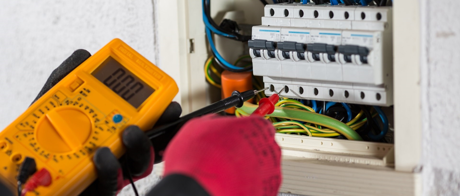 Electricians EC4